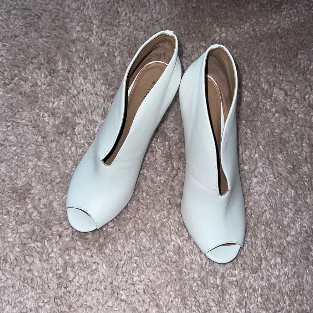Halogen peep toe
